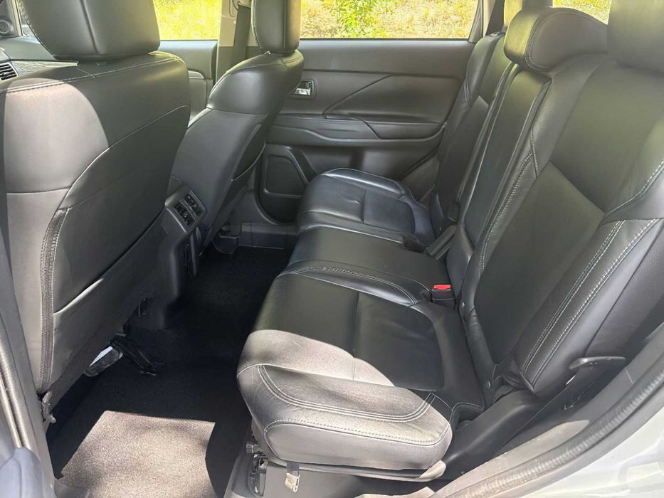 Mitsubishi Outlander SEL      2020