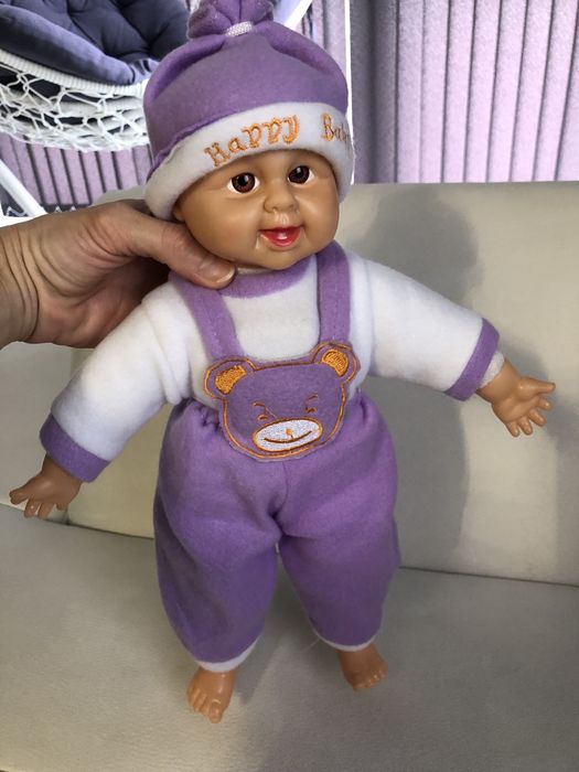 Гарна лялька, пупс.