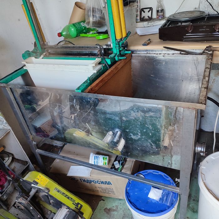 стіл бжолярский для розпечатування рамок