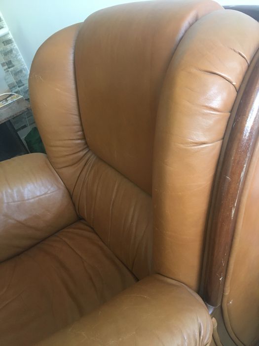 Sofá individual pele castanha