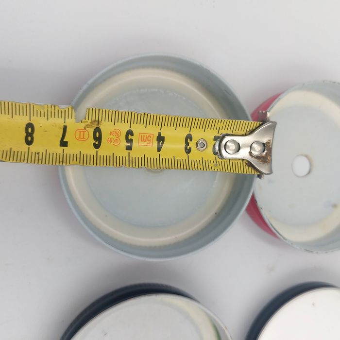 Nakrętki do słoików z dziurką