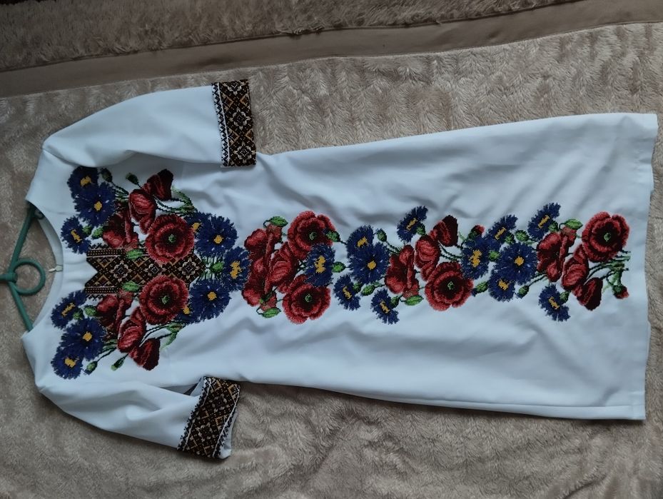 Плаття вишите бісером