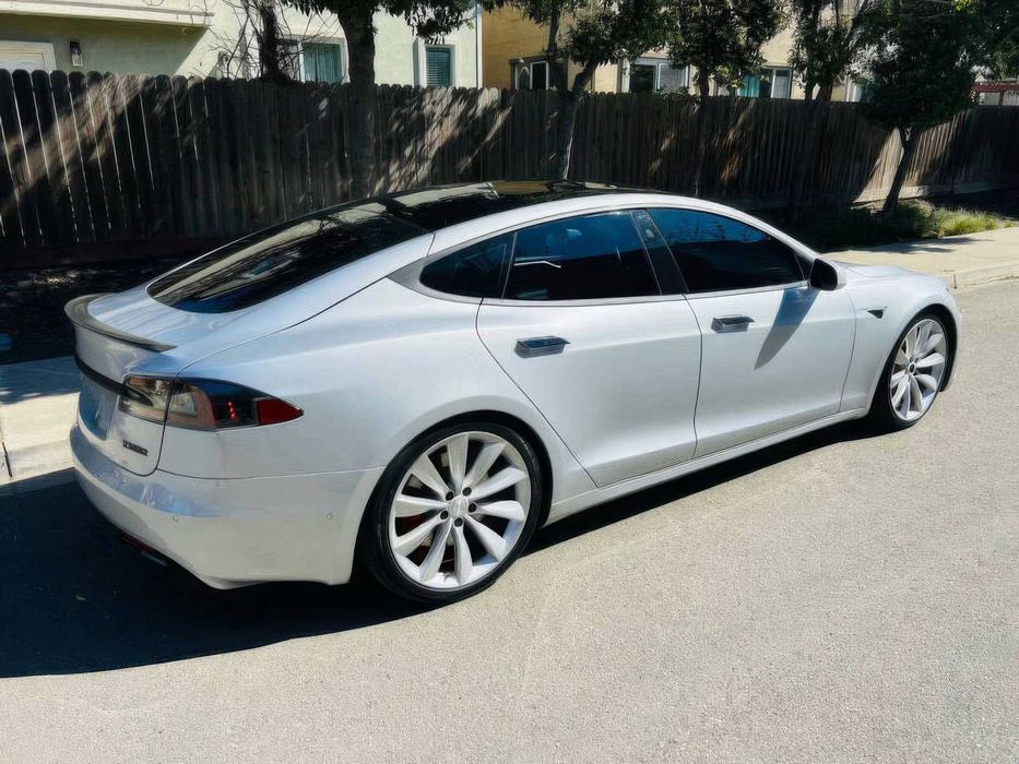 Tesla Model S P100D      2017