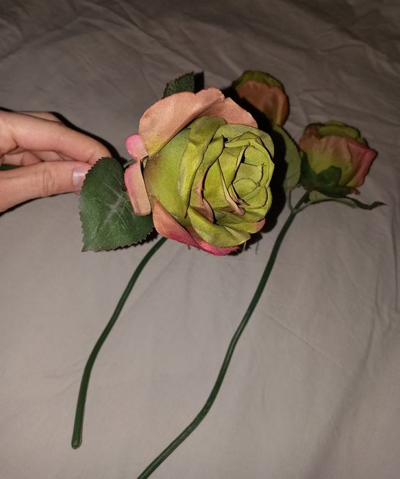 Штучні троянди (3шт), набір свічок у вигляді троянд