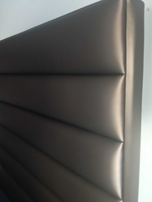 Cabeceira de cama feita em estufador