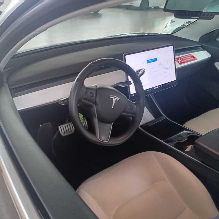 Táxi Tesla com alvará Lisboa