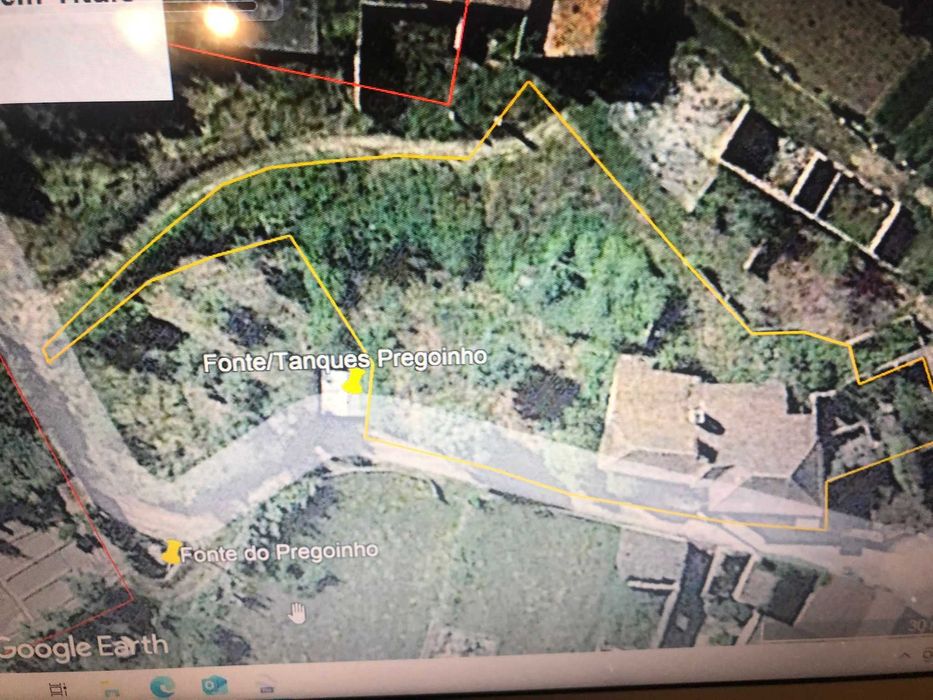 Casa rústica de aldeia com terreno, para reconstrução/remodelação.