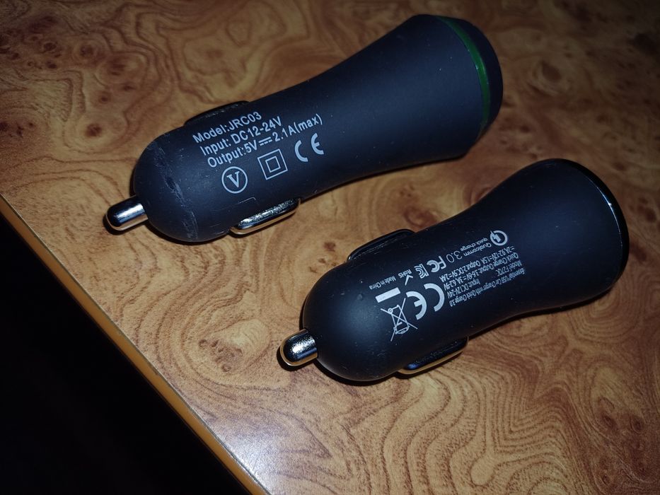 Прилад для зарядки гаджетів у авто