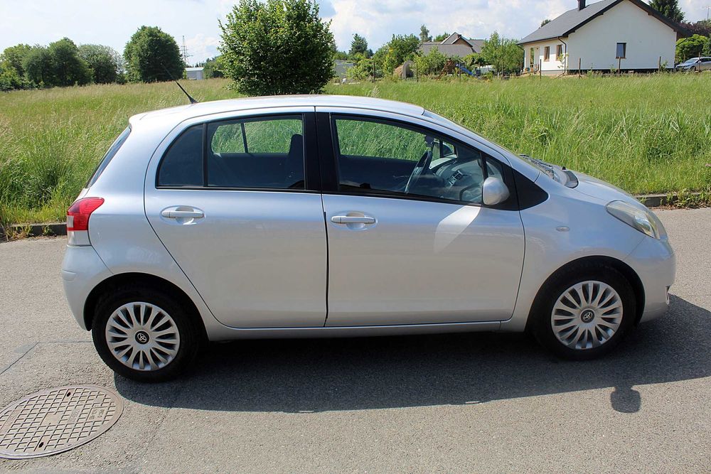 Toyota Yaris.Piekne auto w super stanie.Bezwypadkowy