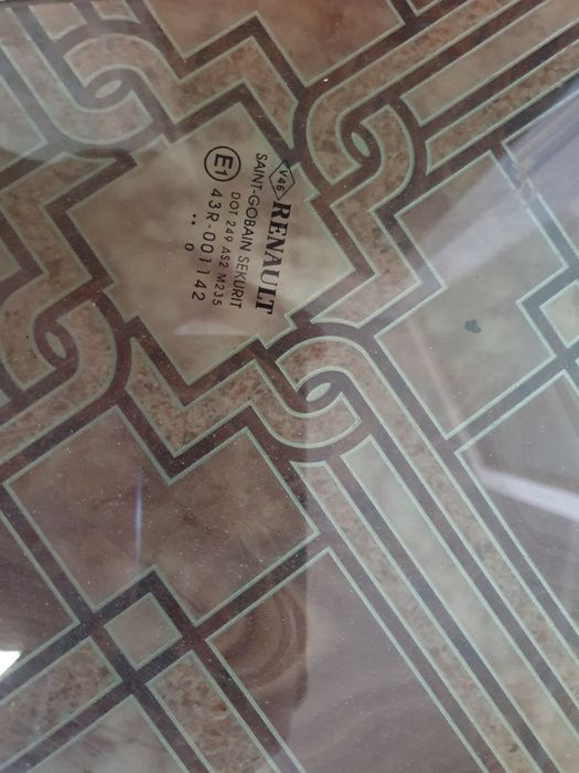 Стекла передних дверей Renault Megane