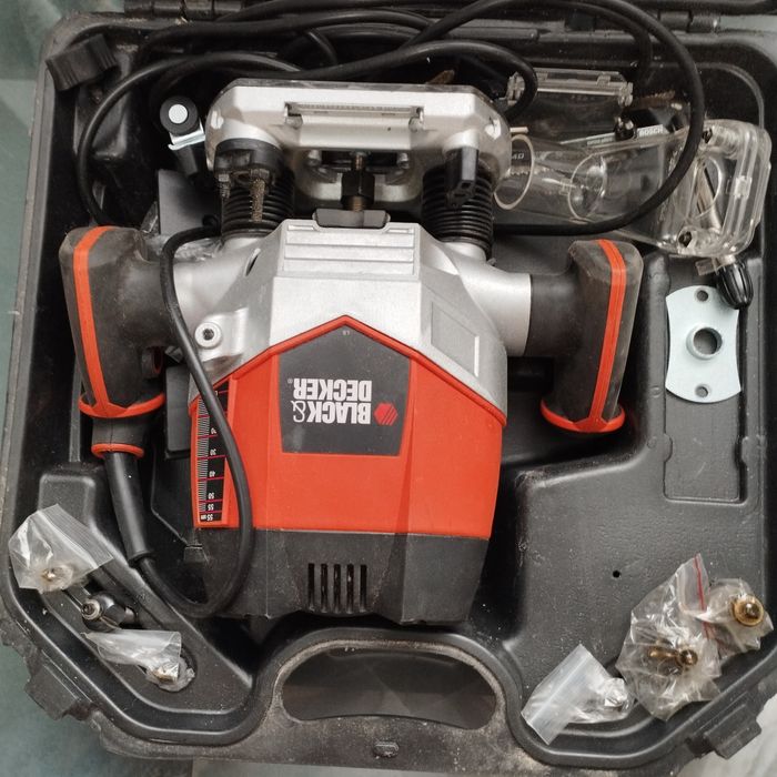 Фрезер Black+Decker KW900E