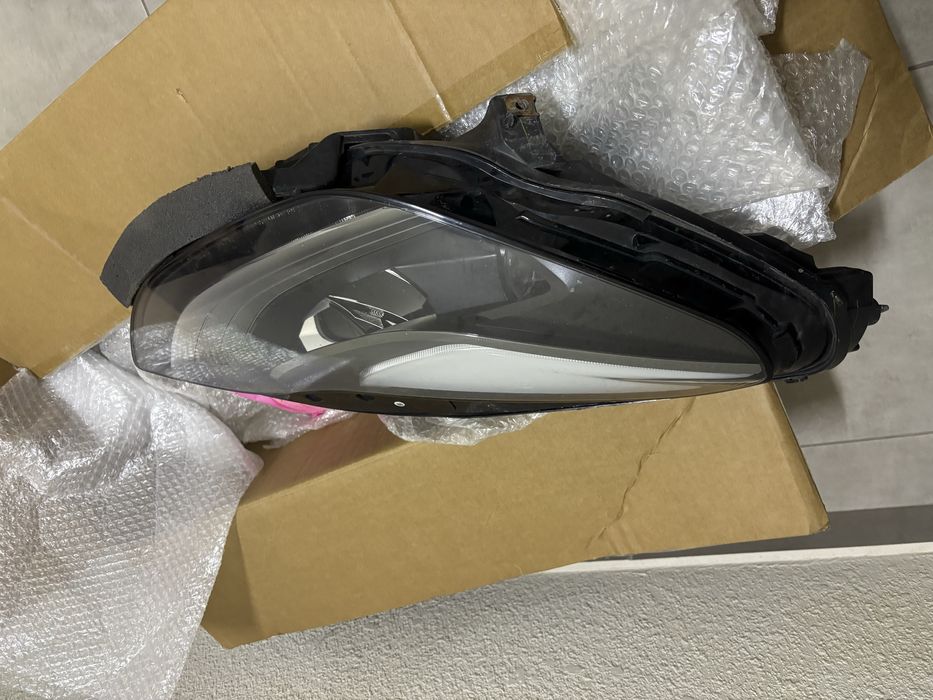 Фара передня права tesla model 3 рест лінзована