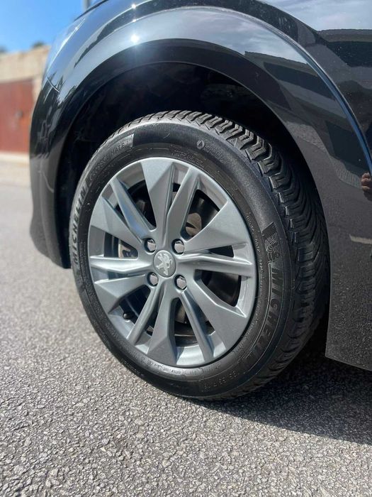 Peugeot E-208 50Kwh 136cv