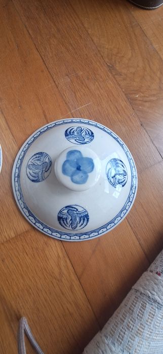 2 Ceramic Jars446819122053140482
