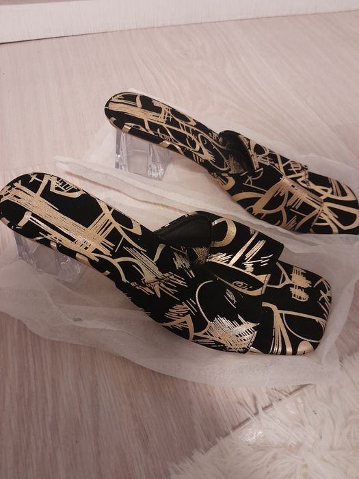 Туфли-шлёпанцы..