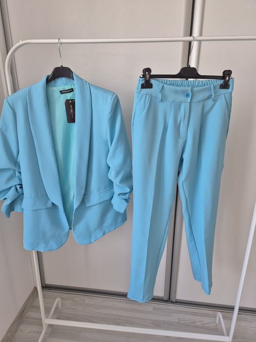 Garnitur damski niebieski elegancki S na komunię