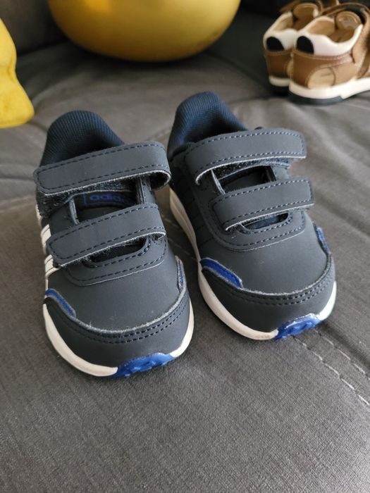 Sandalias maioral e sapatilhas adidas nmr 19