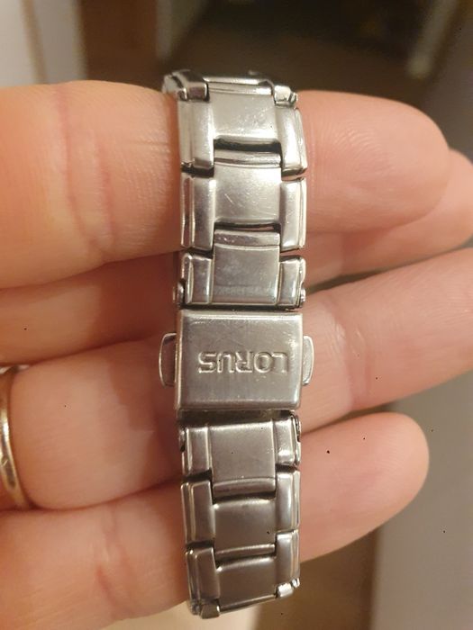 Elegancki damski zegarek Lorus na bransoletce