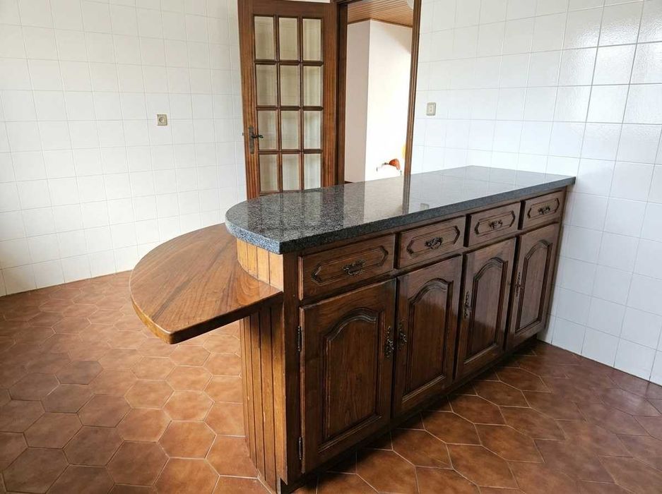 Ilha Cozinha Madeira + Granito + 6 bancos - Balcão Curvo Único