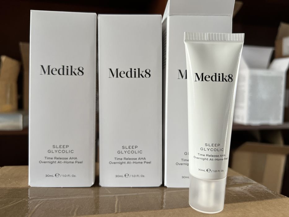 Medik8 Sleep Glycolic нічна сироватка з АНА для пілінгу