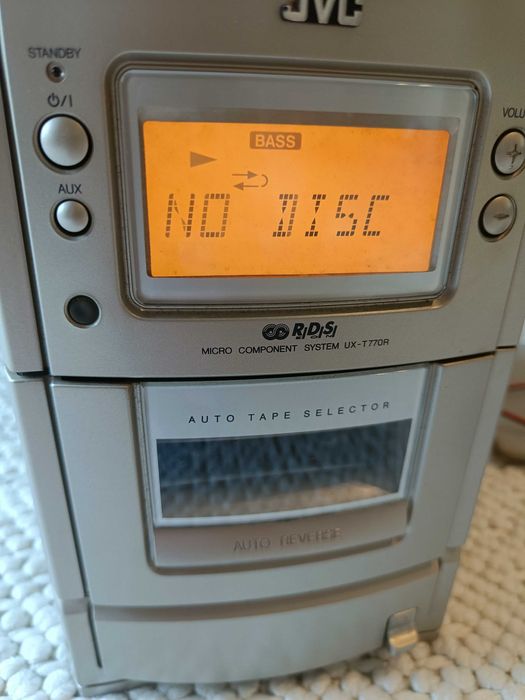 Wieża JVC UX-T770R z kolumnami i pilotem