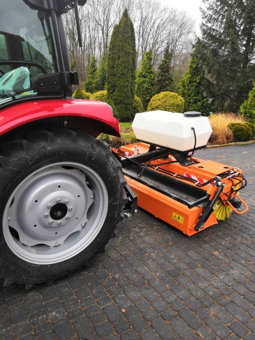 Zamiatanie mechaniczne: dróg, parkingów. Zamiatarka