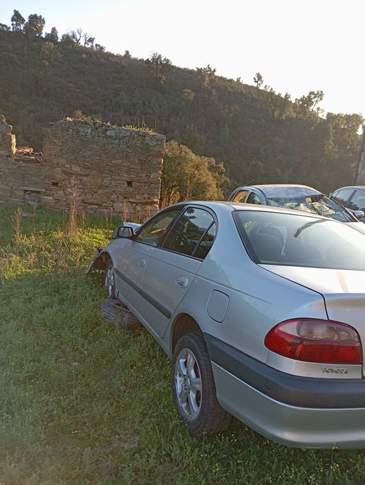 Carro Toyota Avensis 2000d4d
