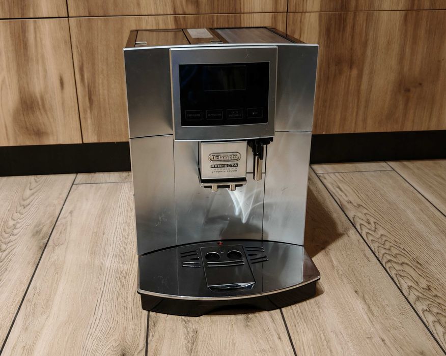 Ekspres automatyczny DeLonghi Perfecta Cappuccino, latte, nowy dzbanek