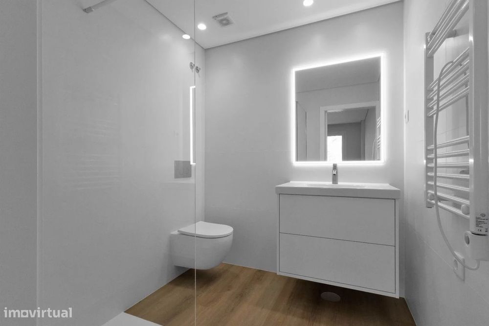 T2+1 totalmente remodelado no centro de Gaia — escola à porta, metro a