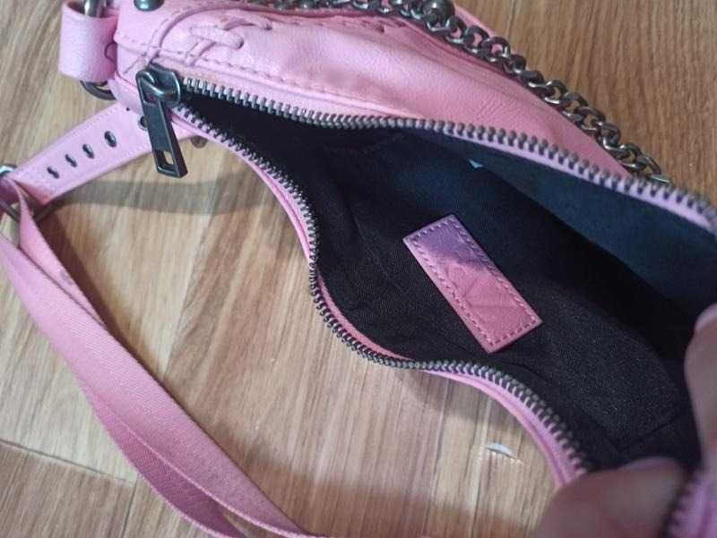 Стильна жіноча сумка кросбоді
ZARA