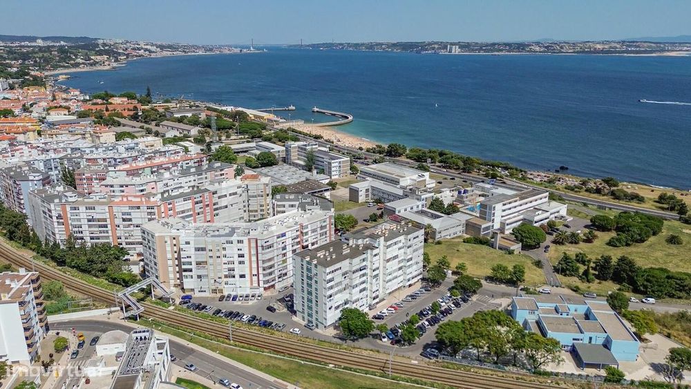 Apartamento T1 com Vista Mar Deslumbrante em Oeiras