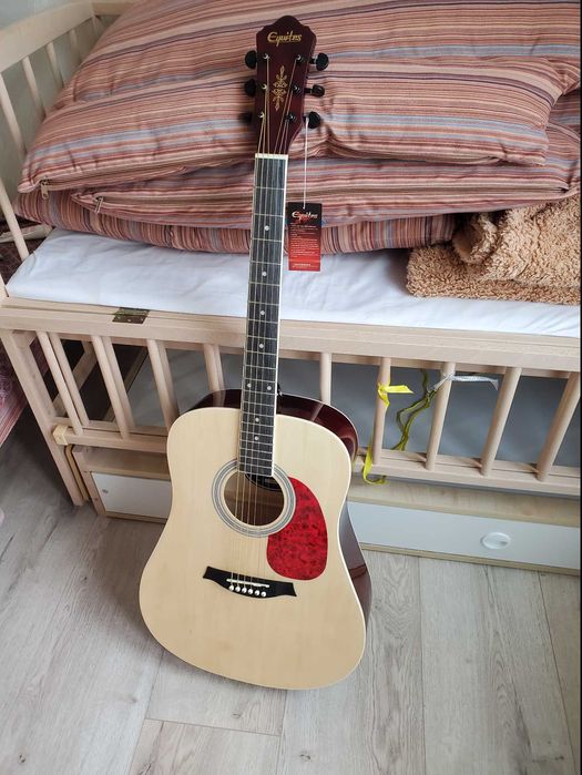 акустична гітара глянцева світла нова металеві струни