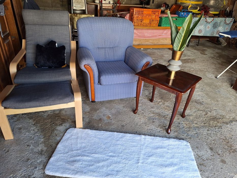 Cadeirão,sofá e mesinha...