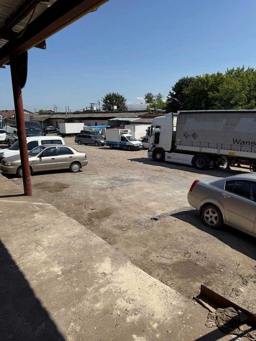 Складське приміщення з рампою