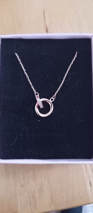 Fio com pendente coração com brilhantes