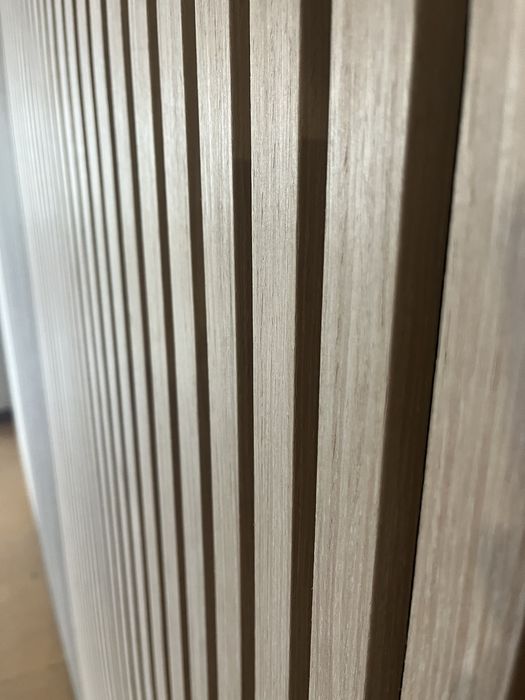 Painel ripado com isolamento acustico