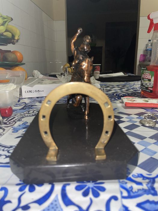 Escultura Vintage Cavaleiro de Bronze e Mármore