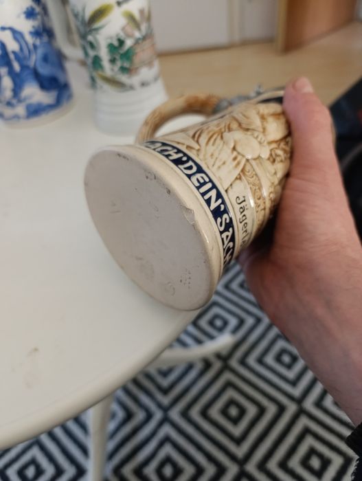 Пивные бокалы .  .