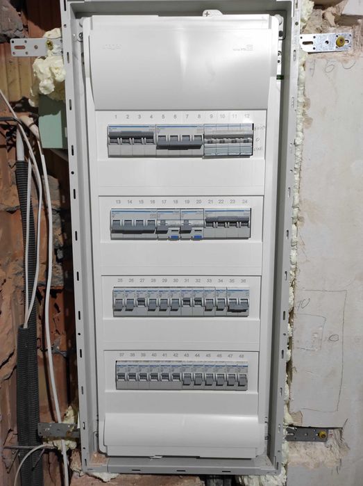 Електромонтаж.Заміна розеток,автоматів.Монтаж світильників.Електрик.