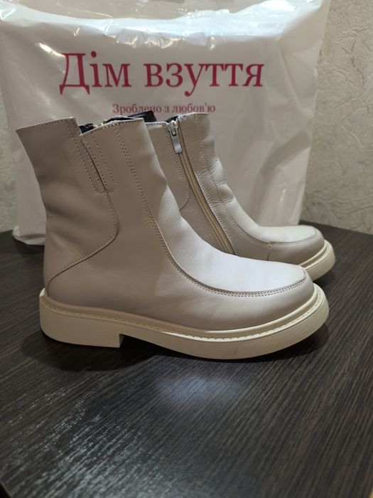 Продам женские ботинки