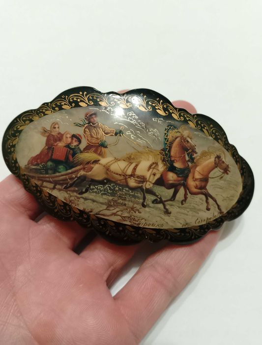 Лаковая миниатюра заколка Мстера подписная