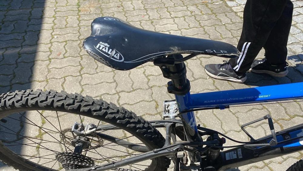Bicicleta Giant de downhill