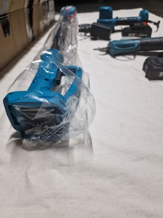 conjunto de ferramentas de poda sem fio, possivelmente um kit 3 em 1,