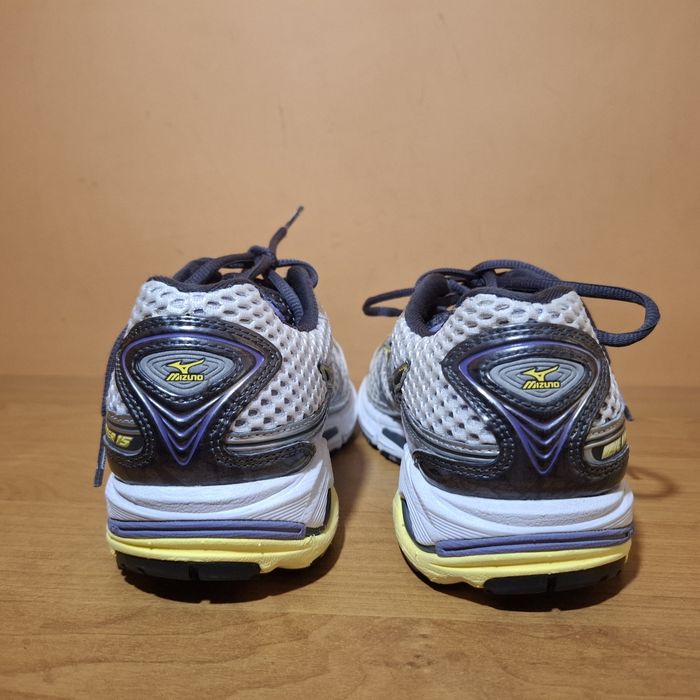 Жіночі фірмові кросівки Mizuno