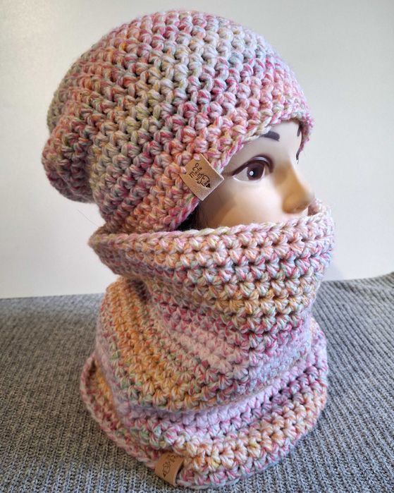 Pastelowy zestaw czapka smerfetka z kominem handmade na szydełku