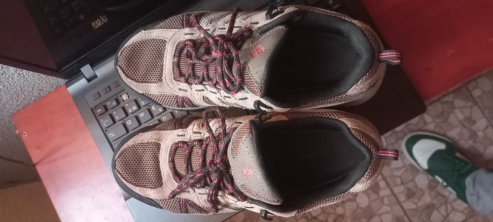 Tenis colombia N43 impecavel