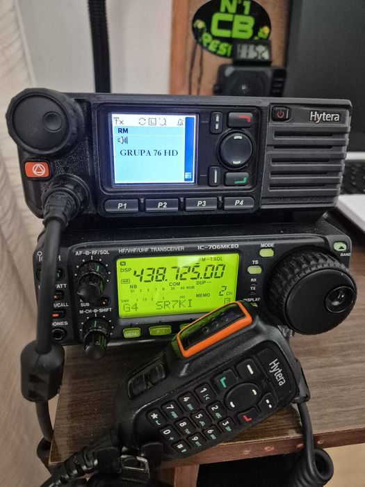 Hytera MD785G GPS UHF plus dodatki w bardzo dobrym stanie