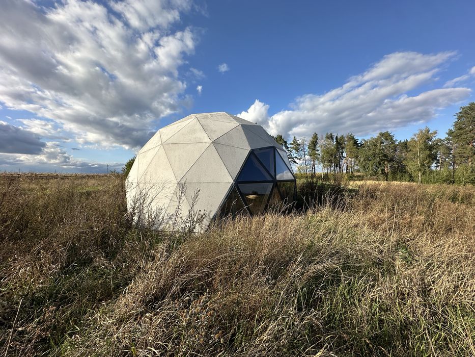 Готова локація для глемпінгу біля Києва -земля з будинками і потенціял