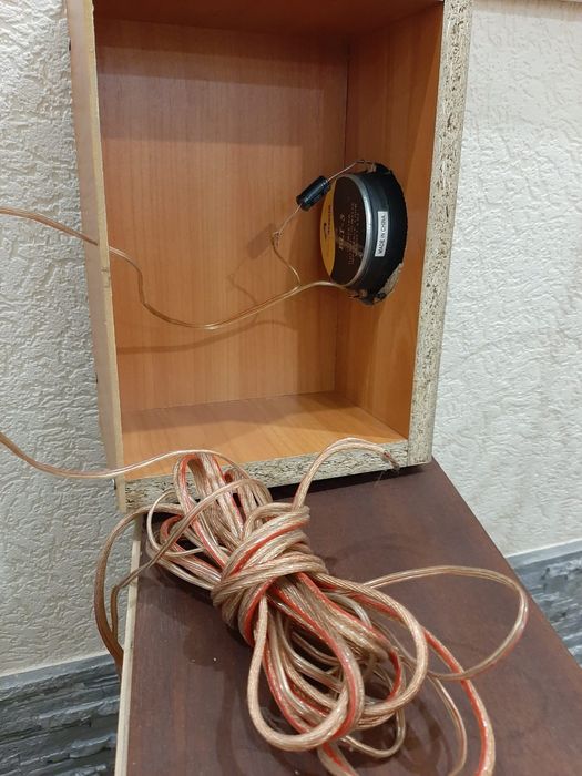 Стойки металлические под акустику