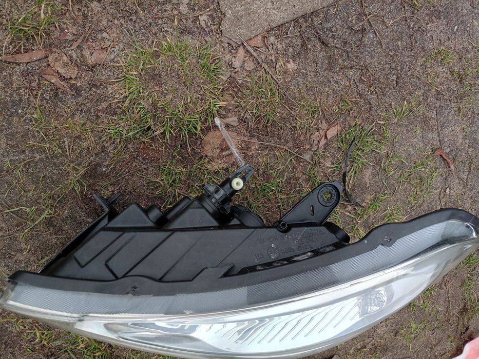 Lampa przednia lewa DACIA doker Europa cala